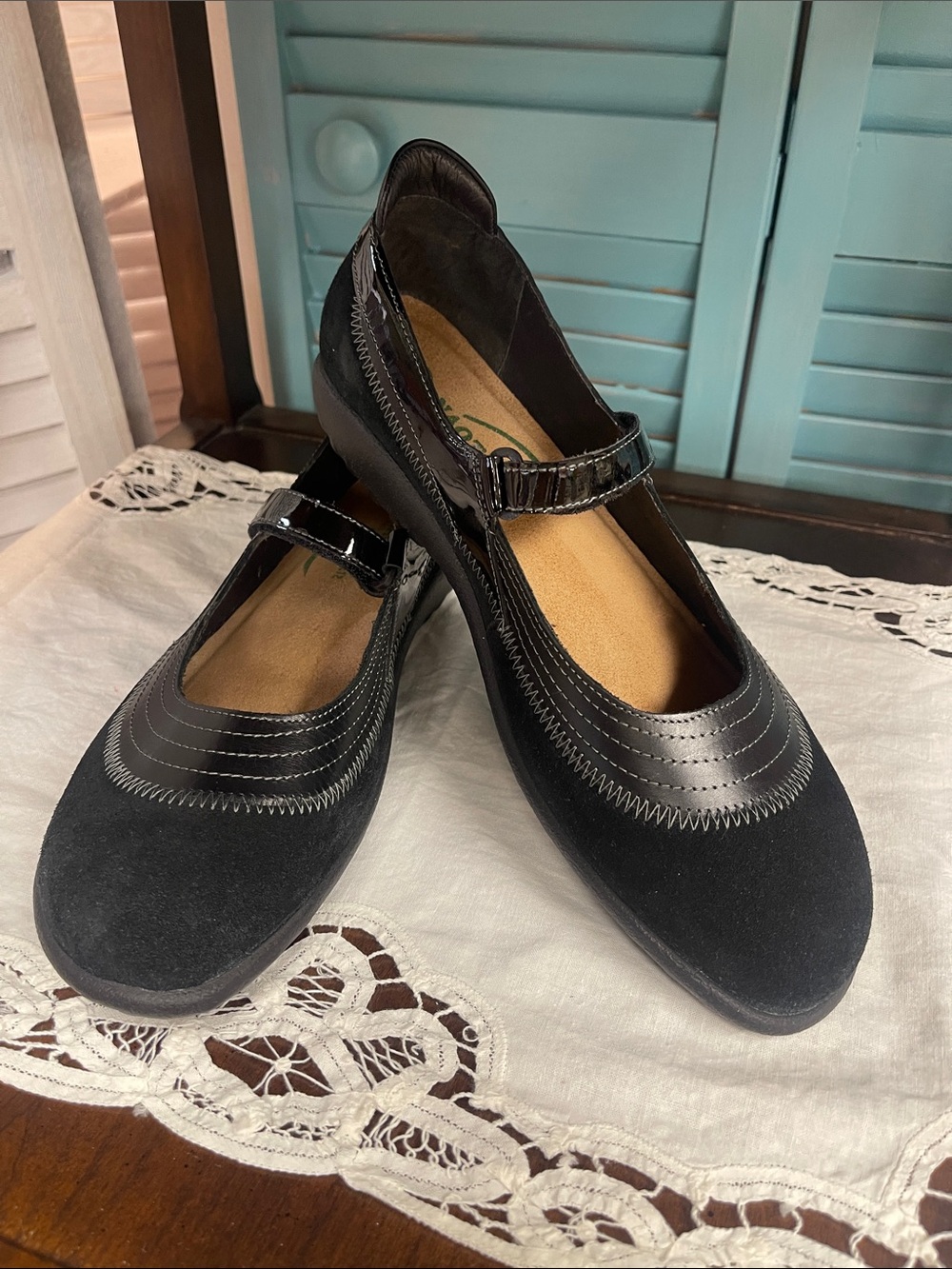 Naot Black Mary Jane Flats with Patent Strap
New ladies size 10